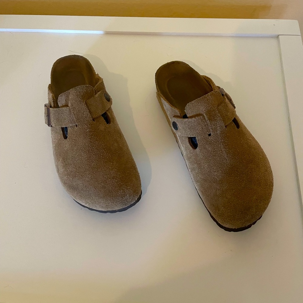 Women’s Birkenstock Boston Soft Footbed ~Taupe